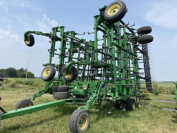 2014 John Deere 2210 Field Cultivator