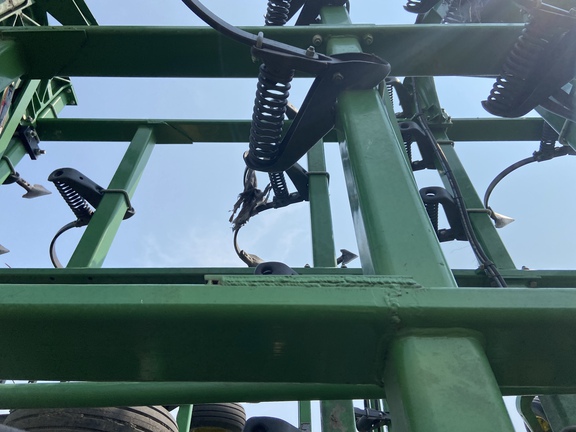 2014 John Deere 2210 Field Cultivator