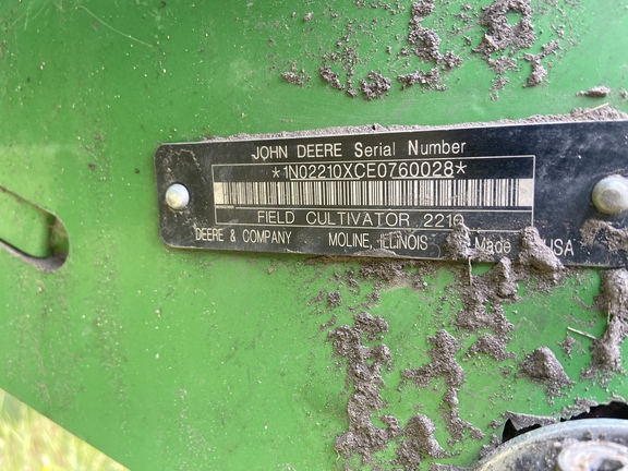 2014 John Deere 2210 Field Cultivator