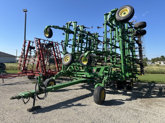 2014 John Deere 2210 Field Cultivator