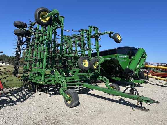 2014 John Deere 2210 Field Cultivator