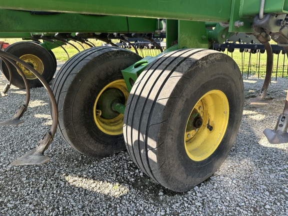 2014 John Deere 2210 Field Cultivator