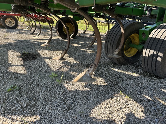 2014 John Deere 2210 Field Cultivator