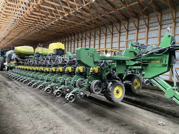 2011 John Deere DB80 Planter