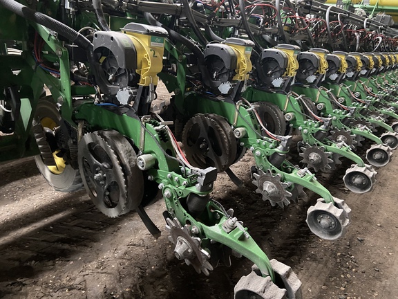 2011 John Deere DB80 Planter