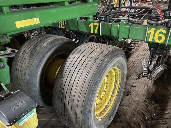 2011 John Deere DB80 Planter