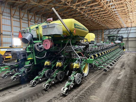 2011 John Deere DB80 Planter