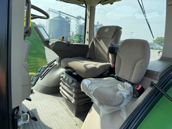 2018 John Deere 8320R Tractor