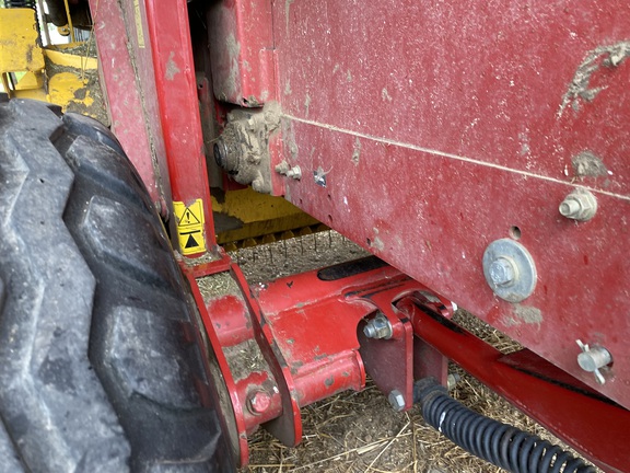 2016 New Holland Rollbelt 460 Baler/Round