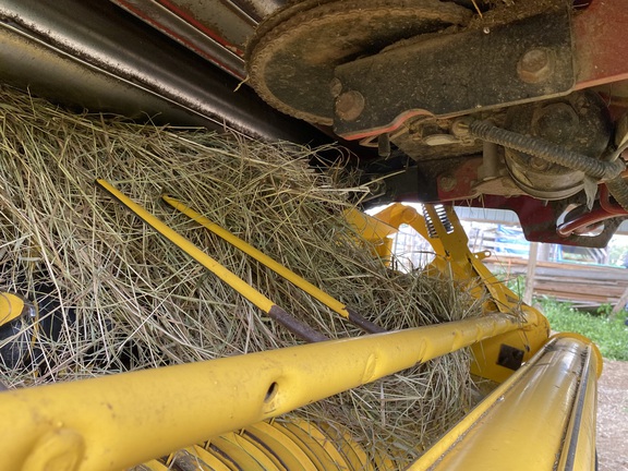 2016 New Holland Rollbelt 460 Baler/Round