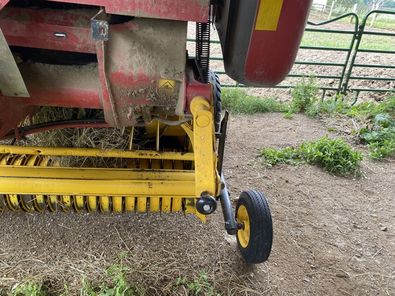 2016 New Holland Rollbelt 460 Baler/Round