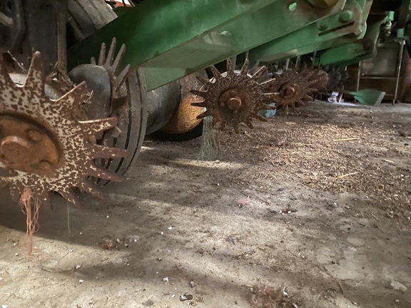 2004 John Deere 1760 Planter