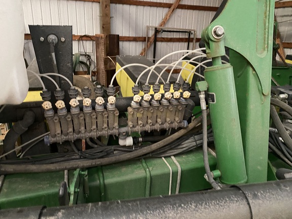 2004 John Deere 1760 Planter