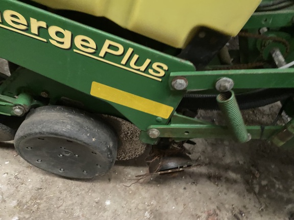 2004 John Deere 1760 Planter