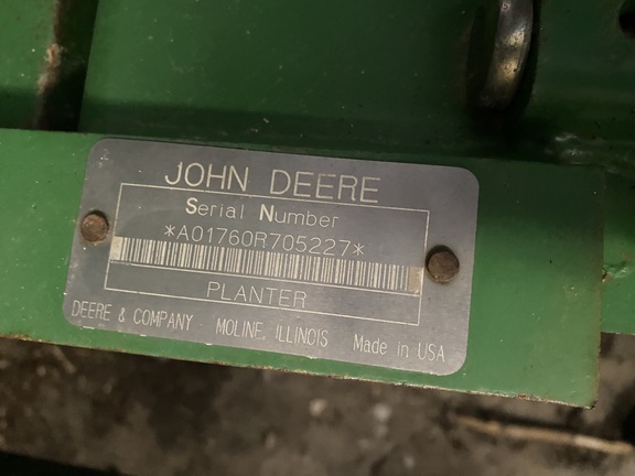 2004 John Deere 1760 Planter