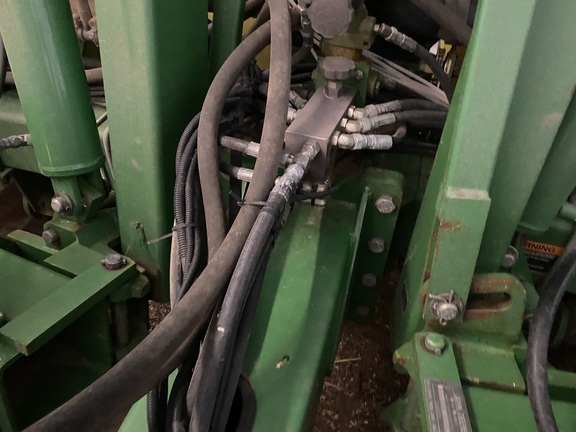 2004 John Deere 1760 Planter