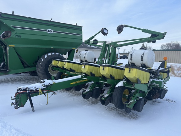 2004 John Deere 1760 Planter