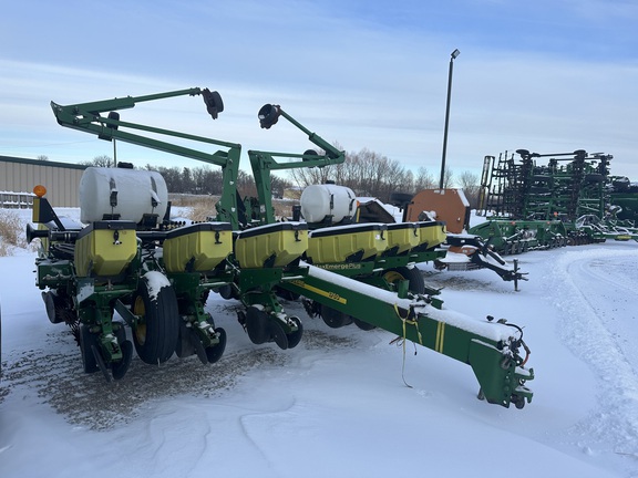 2004 John Deere 1760 Planter