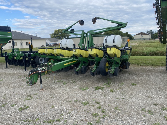 2004 John Deere 1760 Planter