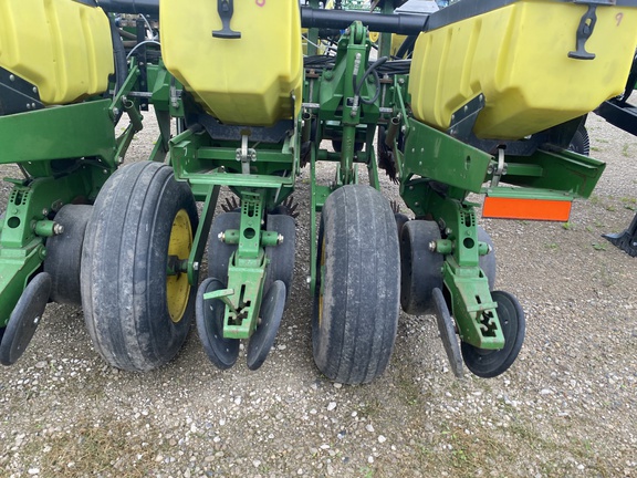 2004 John Deere 1760 Planter