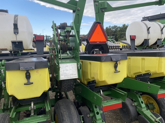 2004 John Deere 1760 Planter