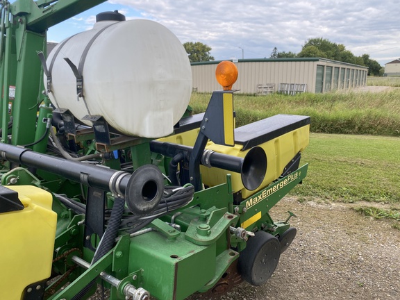 2004 John Deere 1760 Planter