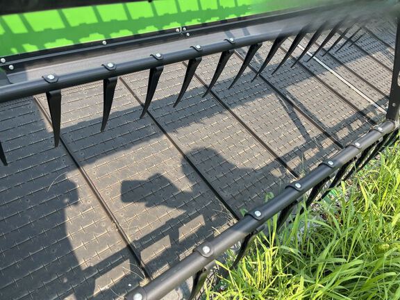 2023 John Deere HD40F Header Combine
