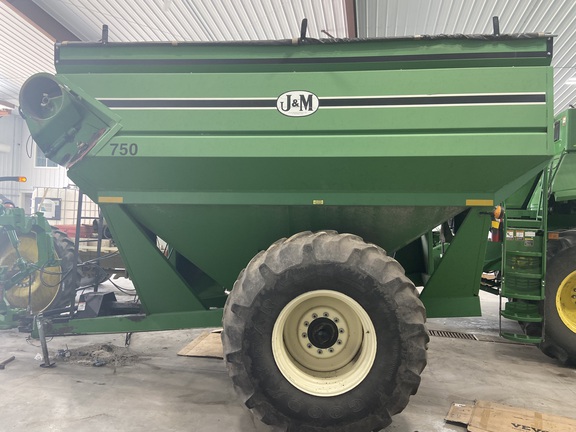 J&M 750 Grain Cart