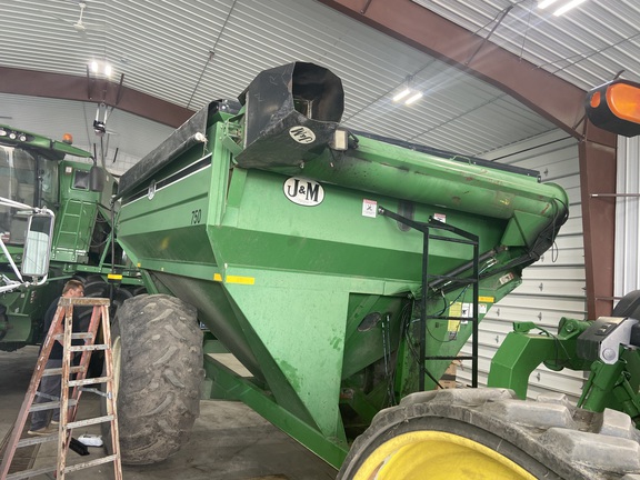 J&M 750 Grain Cart