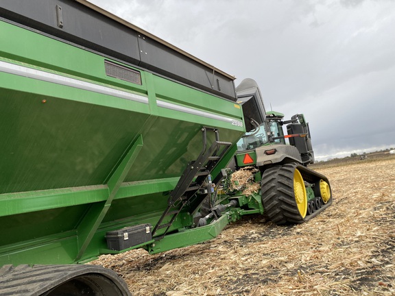 2023 Unverferth 2598 Grain Cart