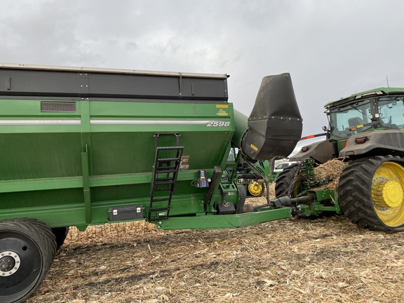 2023 Unverferth 2598 Grain Cart