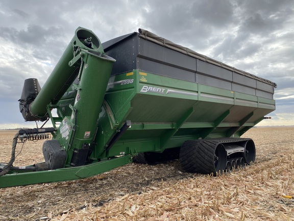 2023 Unverferth 2598 Grain Cart