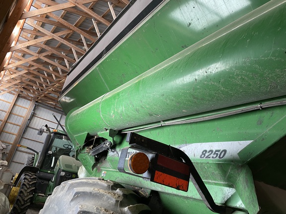 2013 Unverferth 8250 Grain Cart