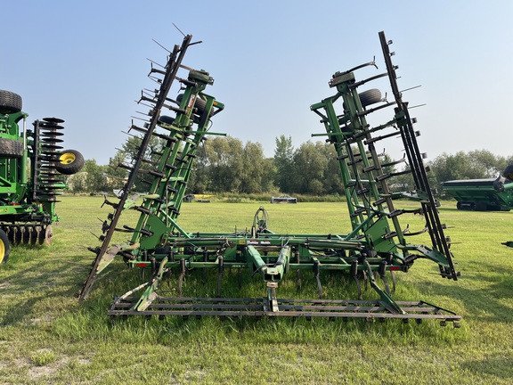 1989 John Deere 960 Field Cultivator