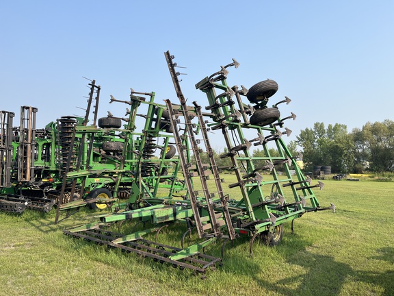 1989 John Deere 960 Field Cultivator