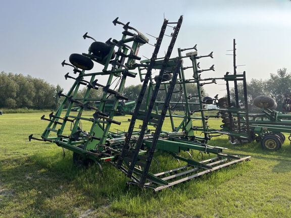 1989 John Deere 960 Field Cultivator