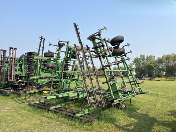 1989 John Deere 960 Field Cultivator