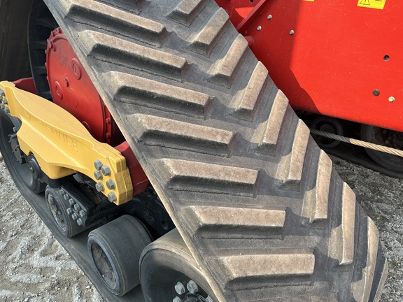 2019 Versatile 570DT Tractor Rubber Track