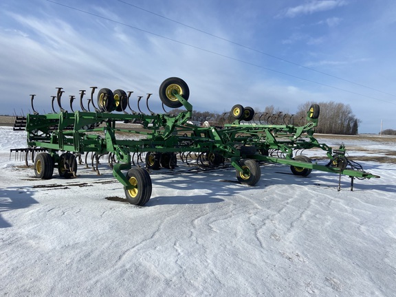 2014 John Deere 2210 Field Cultivator