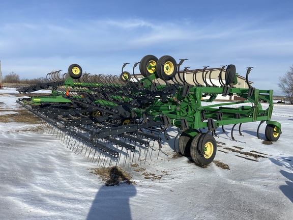 2014 John Deere 2210 Field Cultivator