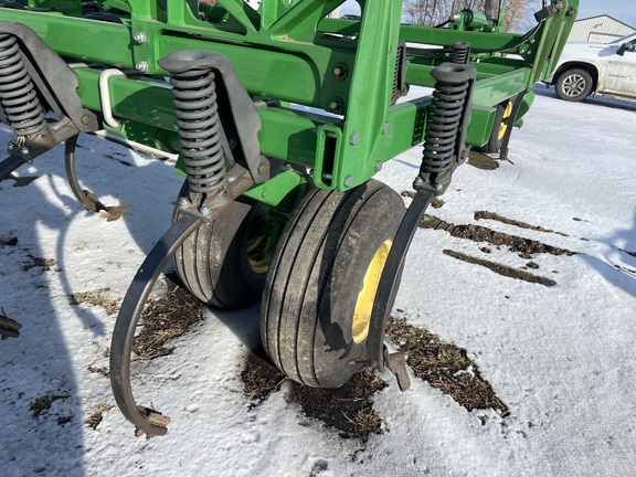 2014 John Deere 2210 Field Cultivator