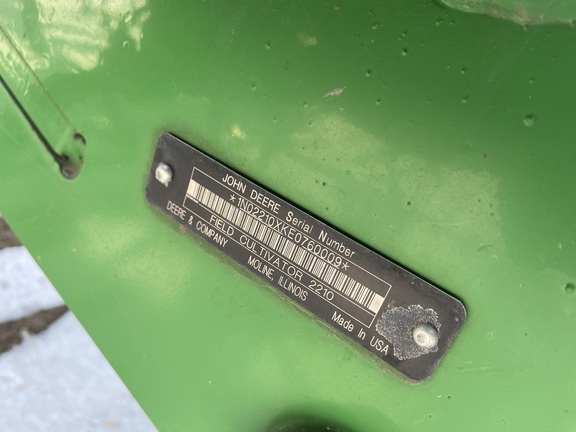 2014 John Deere 2210 Field Cultivator