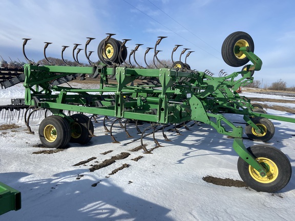 2014 John Deere 2210 Field Cultivator