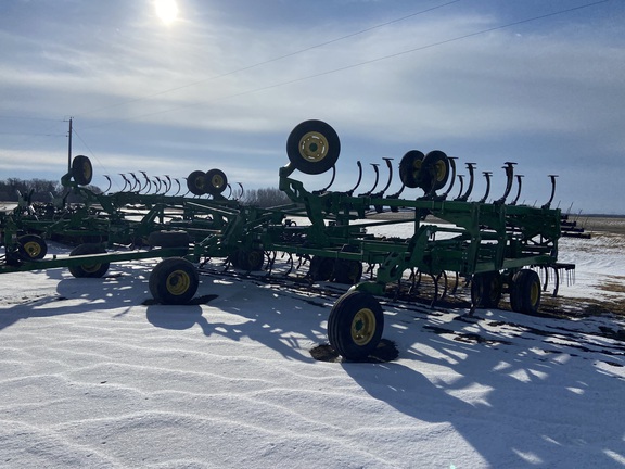 2014 John Deere 2210 Field Cultivator