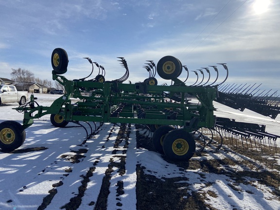 2014 John Deere 2210 Field Cultivator