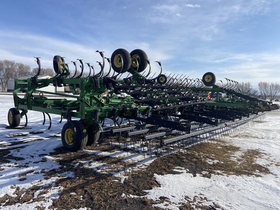 2014 John Deere 2210 Field Cultivator