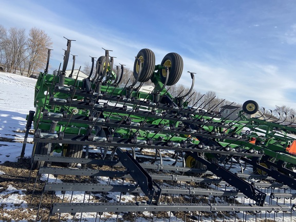 2014 John Deere 2210 Field Cultivator