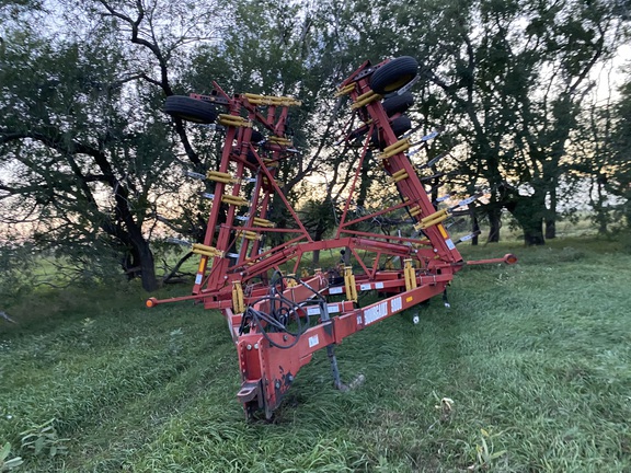 2004 Bourgault 9800-36 Chisel Plow