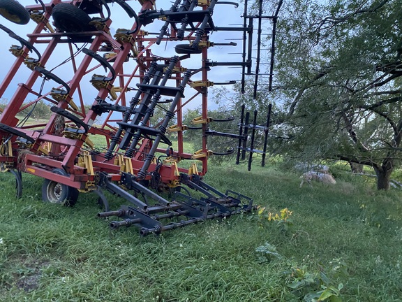 2004 Bourgault 9800-36 Chisel Plow