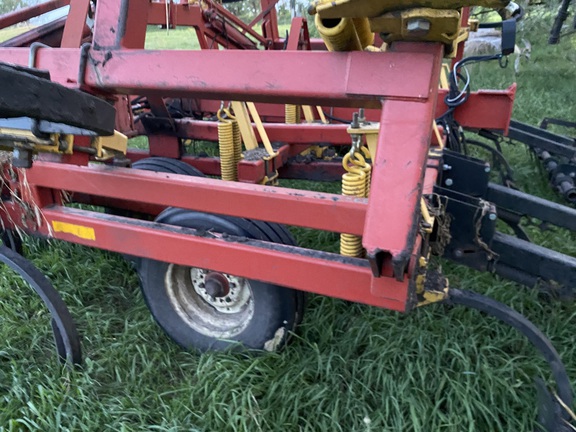 2004 Bourgault 9800-36 Chisel Plow